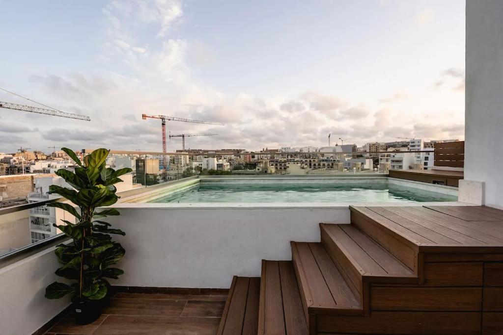 Luxurious & Stylish Penthouse With Private Pool Apartamento Msida Exterior foto